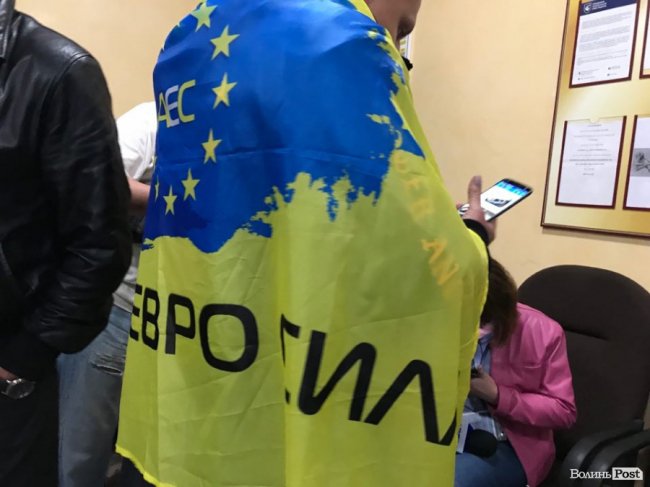 У Луцьку активісти  «Авто євро сила» пікетують поліцію. ФОТО