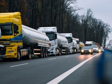 У ПП «Дорогуськ-Ягодин» пів тисячі фур стоять у черзі, час очікування на в’їзд в Україну – близько 10 днів