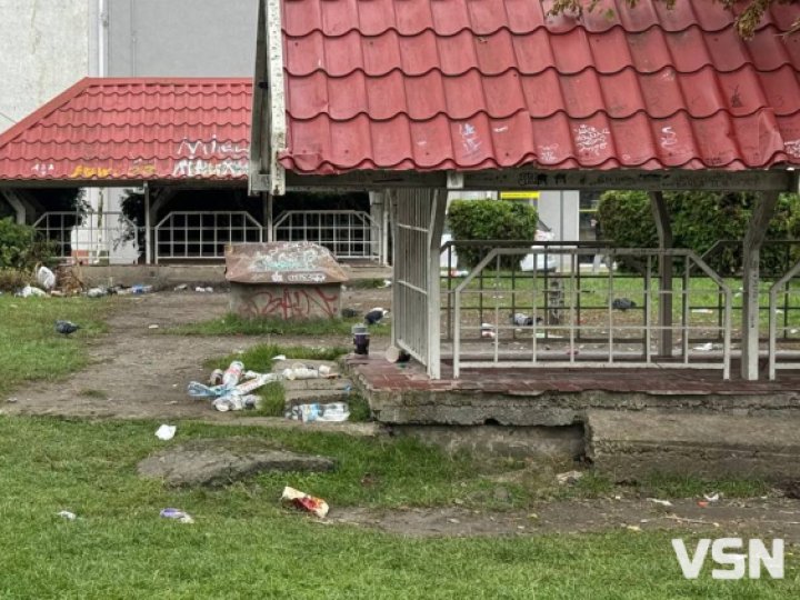 У Луцьку скаржаться на гори сміття та вечірні дискотеки в центрі міста