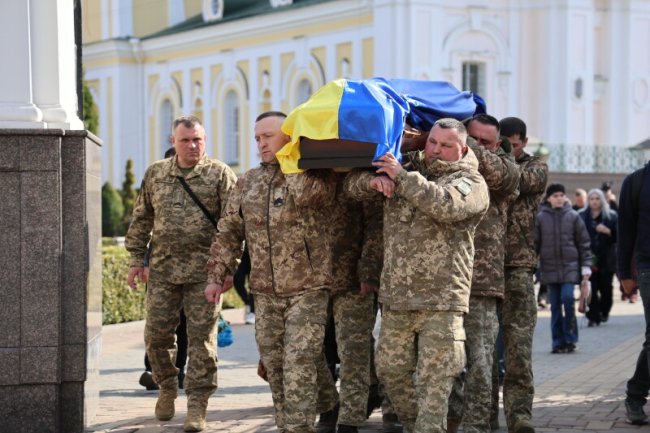 Загинув на Сумщині: у Луцьку попрощалися з воїном Артемом Зубком. ФОТО