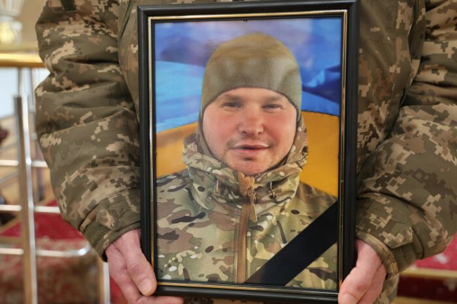 Загинув на Сумщині: у Луцьку попрощалися з воїном Артемом Зубком. ФОТО