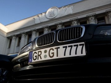 «Ми що несповна розуму відмовлятися від цих надходжень у війну»: Гетманцев заперечив повернення безкоштовного розмитнення авто