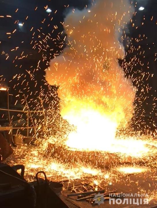 Пістолети: ножі, набої: волинські поліцейські переплавили зброю. ФОТО