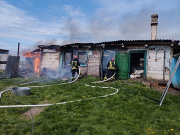 На Волині горіла господарська споруда