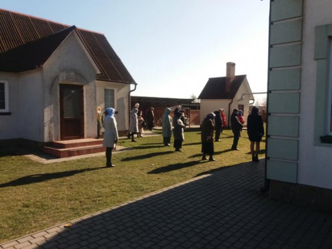 У селищі на Волині проводять богослужіння під час карантину. ФОТО