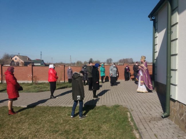 У селищі на Волині проводять богослужіння під час карантину. ФОТО