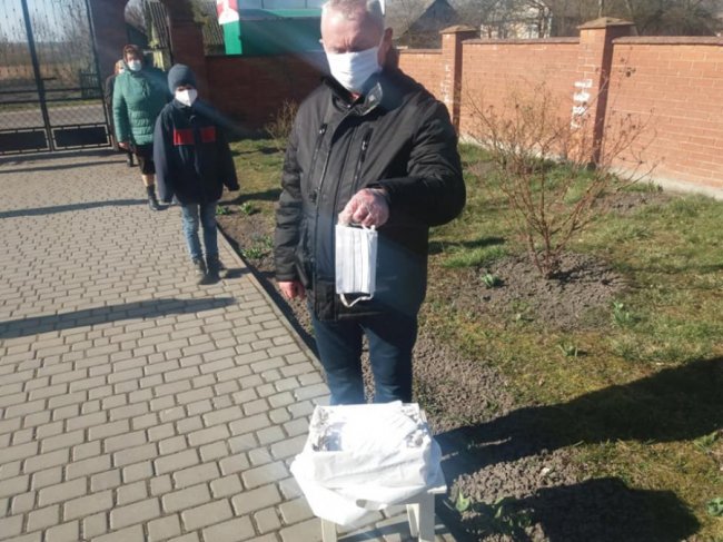 У селищі на Волині проводять богослужіння під час карантину. ФОТО