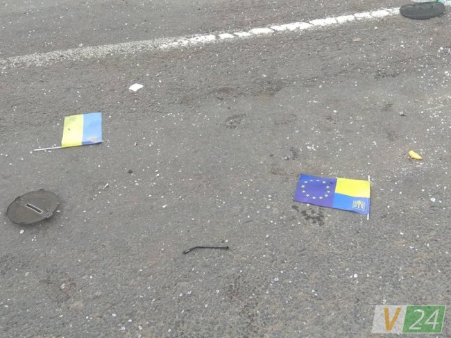 У Луцьку причіп від Mercedes розтрощив ВАЗ з пасажирами. ФОТО. ВІДЕО