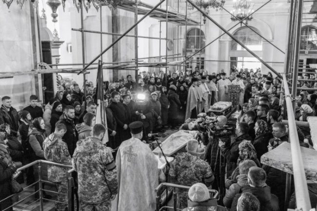 Скорбота в Луцьку: громада прощалася з двома Героями