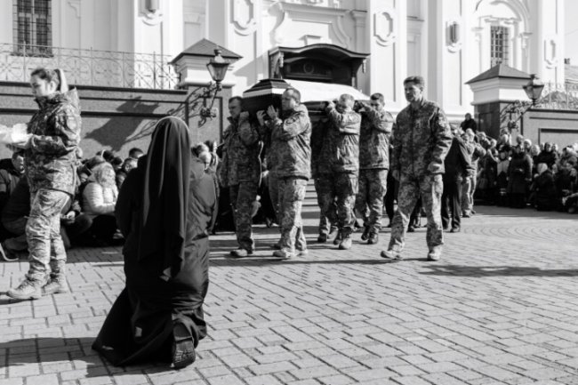 Скорбота в Луцьку: громада прощалася з двома Героями