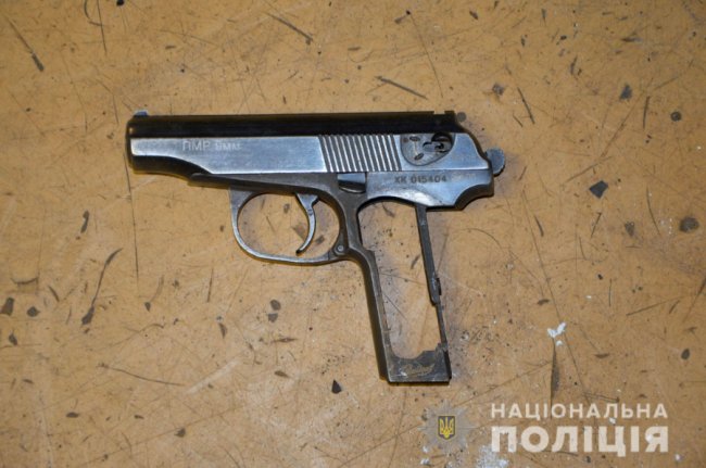 Рушниці, пістолети, набої: на Волині поліцейські знищили зброю. ФОТО