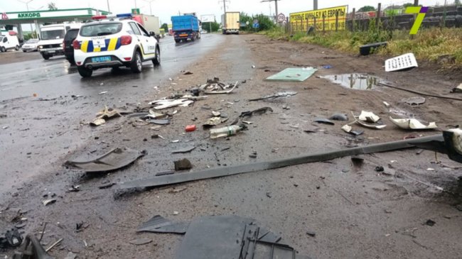 На Одещині маршрутка протаранила вантажівку, є постраждалі. ФОТО