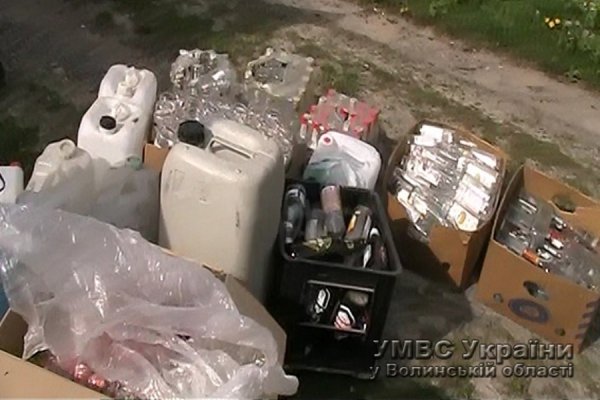 За тиждень волинські правоохоронці вилучили тонну фальсифікованого спирту. ФОТО