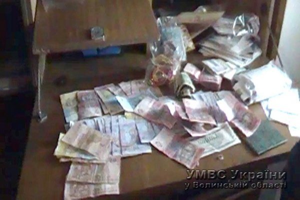 За тиждень волинські правоохоронці вилучили тонну фальсифікованого спирту. ФОТО