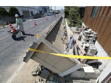 Землетрус в Китаї: загинуло 37 осіб, сотні травмовано. ФОТО. ВІДЕО