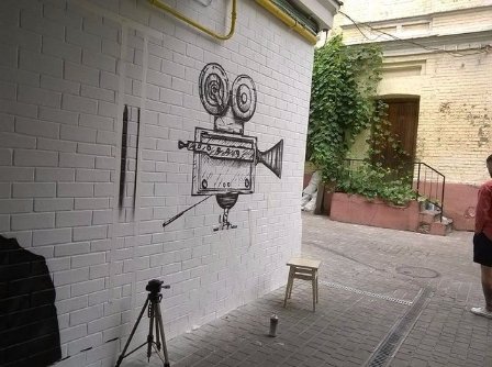 У Києві з'явився перехід з чорно-білими кінопортретами. ФОТО