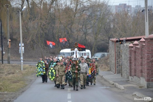 У Луцьку попрощалися із загиблим в аварії бійцем ДУКу. ФОТО