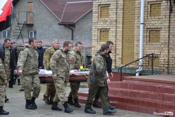 У Луцьку попрощалися із загиблим в аварії бійцем ДУКу. ФОТО