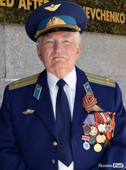 Луцьк напередодні Дня Перемоги: вишиванки і георгіївські стрічки. ФОТО