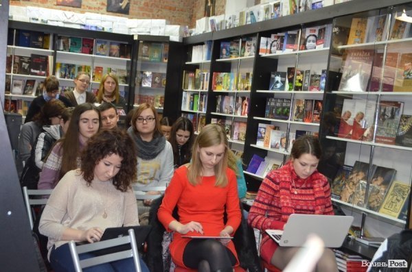 У Луцьку говорили про поезію «Ос» та «Аз» з Іриною Шуваловою. ФОТО