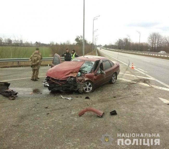 На Рівненщині військовий автобус зіткнувся з легковиком. ФОТО 