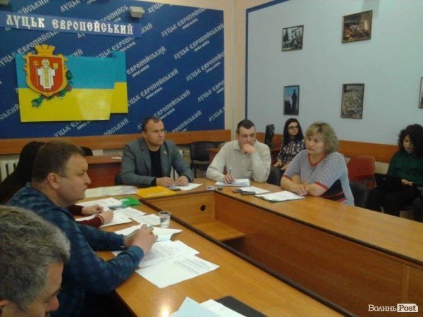 Луцьким підприємцям дозволять подавати звітність на папері. ФОТО