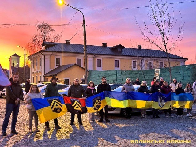 У Луцьку зустріли воїна, якого визволили з російського полону. ФОТО