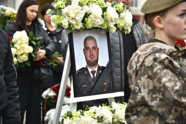 «Найбільше боявся втратити когось зі своїх хлопців»: у Луцьку попрощалися із 26-річним Героєм Денисом Жуком