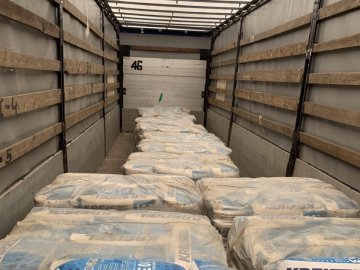 На митному посту «Луцьк» вилучили 19 тонн клейової суміші