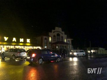 У Володимирі біля ресторану під колеса автівки потрапив чоловік