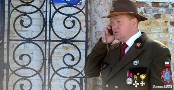 Присутні на вшануванні і поляки