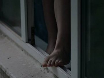 Жінка з дитиною викинулися з багатоповерхівки: обоє померли на місці