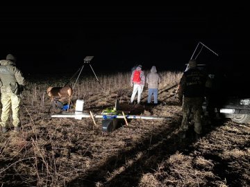 Прикордонники із пострілами затримували двох волинян-контрабандистів. ВІДЕО