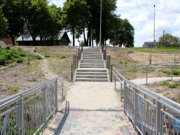 Дитячий майданчик та відеонагляд: у Володимирі облаштовують рекреаційну зону біля річки