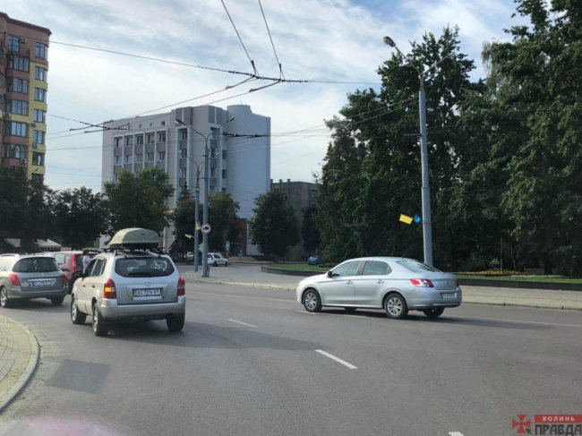 У Луцьку на кільці – аварія. ФОТО