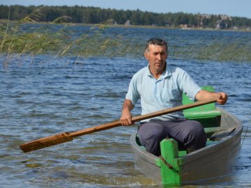 Майстер з Волині виготовляє легкі і маневрені човни. ФОТО