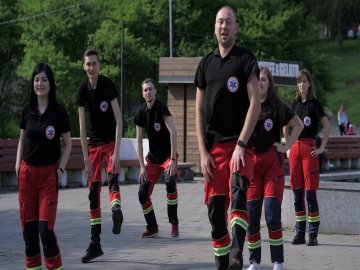 Танцювальний флешмоб від медиків волинської екстренки.ВІДЕО