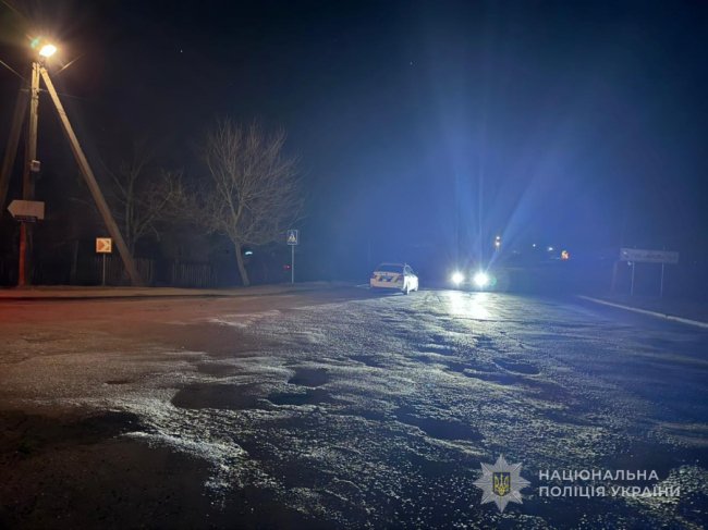 На Волині водій авто з'їхав у кювет, зіткнувшись з парканом і деревом