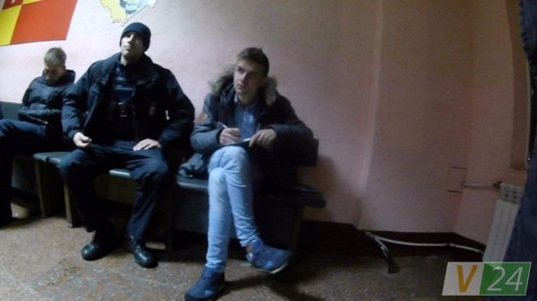 День студента в Луцьку: нетверезі хлопці розбили сіті-лайт