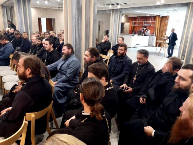 «Чому я не можу курити, якщо куриш ти?»: про що говорили на річниці Волинського братства тверезості. ФОТО