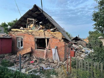 Росіяни вдарили «градами» по приватних будинках у Нікополі