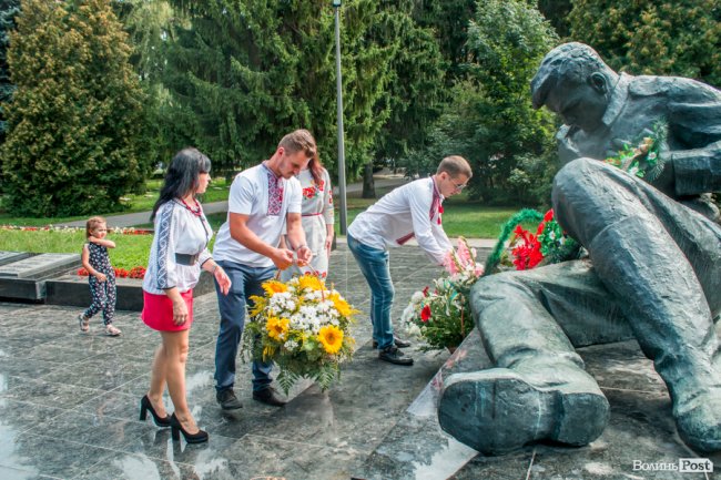 Ми повинні пам’ятати: працівники луцького «Мотору» вшанували полеглих Героїв