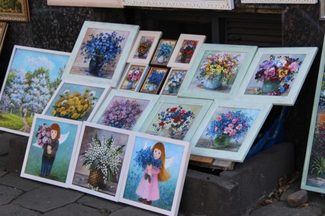 Ляльки, глечики, намиста: у центрі Луцька – колоритний ярмарок. ФОТО