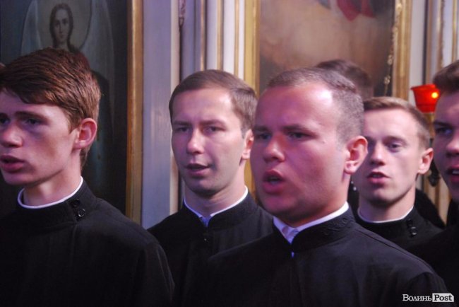 Фото випускного у Волинській духовній семінарії