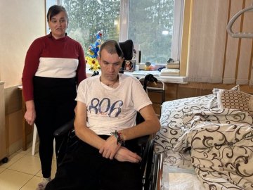 Вчився дихати, ковтати, жувати: як приходить реабілітація бійця у Луцьку