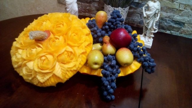 Лучанка вирізблює картини...на овочах.ВІДЕО.ФОТО