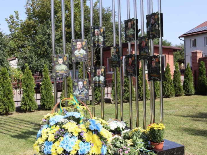 У Боратині відкрили Меморіал пам’яті Героїв