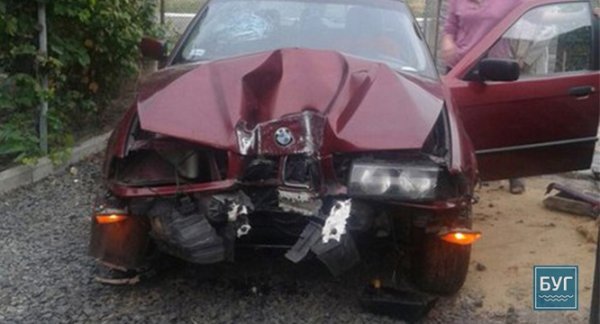 У Нововолинську за кермом «БМВ» 14-річна дівчина скоїла аварію. ФОТО