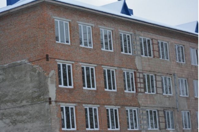 У волинському коледжі, в якому обвалилася стіна, замінили вікна. ФОТО