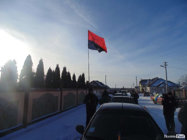 Як волинські автомайданівці пікетували маєтки регіоналів. ФОТО. ВІДЕО
